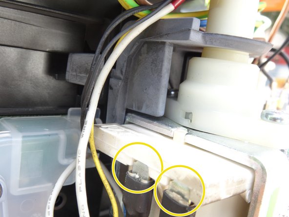 Philips EP models: pump replacement, Pump: crwdns2935265:07crwdnd2935265:03crwdnd2935265:03crwdne2935265:0