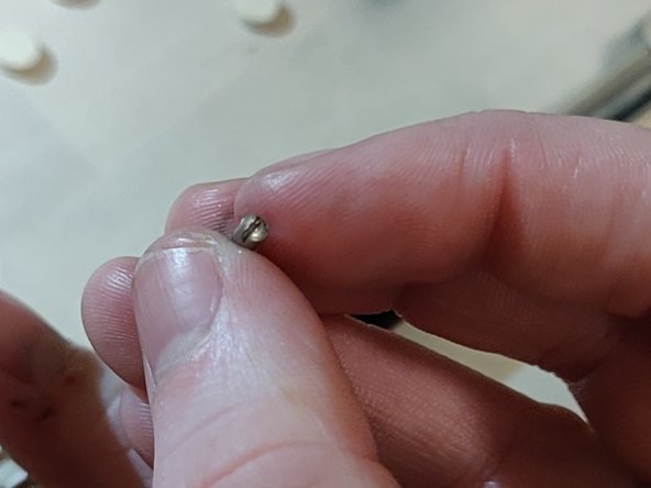 Piccolo B Key Pad Replacement, B key pad: 步骤 1 中的图像 2，3