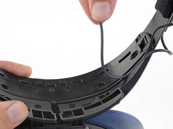 HTC Vive Cosmos Headstrap Replacement, Remove the audio cables: crwdns2935265:04crwdnd2935265:02crwdnd2935265:03crwdne2935265:0