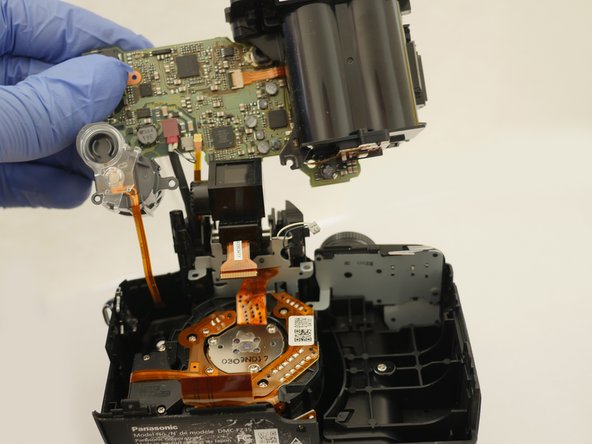 Panasonic DMC-FZ35 Main Board Replacement: 13 단계, 이미지 3개 중 3개