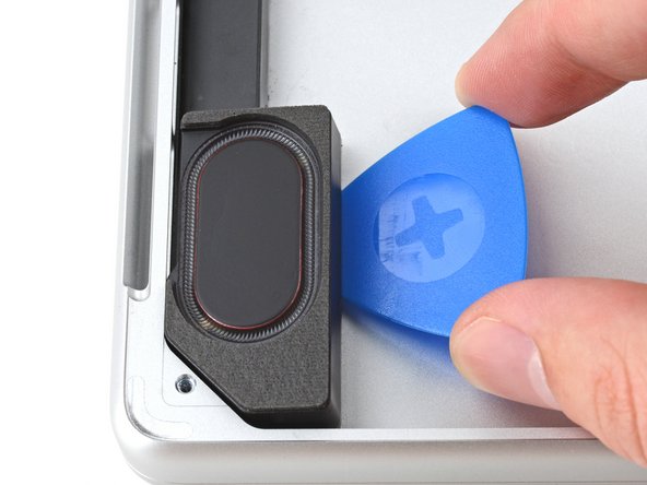 MacBook Pro 16" 2021 Speaker Assembly Replacement, Separate the bottom adhesive: crwdns2935265:070crwdnd2935265:02crwdnd2935265:03crwdne2935265:0