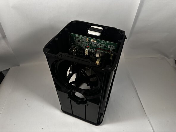 Logitech UE Hyperboom Motherboard Replacement, Motherboard: шаг 10, изображение 2 из 2