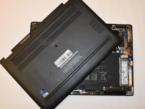 Dell Latitude 5289 2-in-1 Akku austauschen, Bodenabdeckung: Schritt 1, Bild 3 von 3