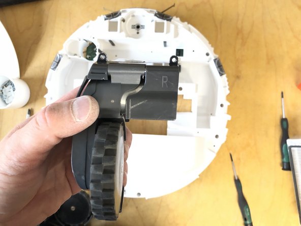Xiaomi ROBOROCK S50200 complete disassembly, Right wheel: crwdns2935265:016crwdnd2935265:03crwdnd2935265:03crwdne2935265:0