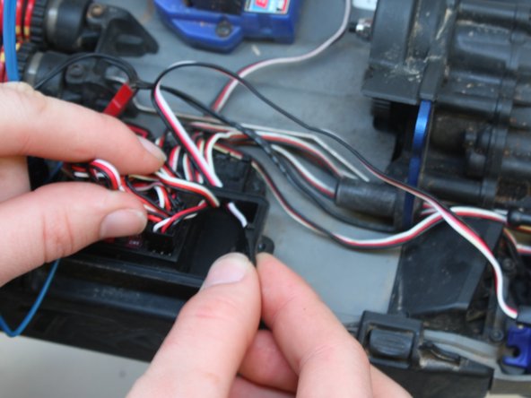 Traxxas Summit Steering Assembly Servo Replacement: crwdns2935265:09crwdnd2935265:03crwdnd2935265:03crwdne2935265:0