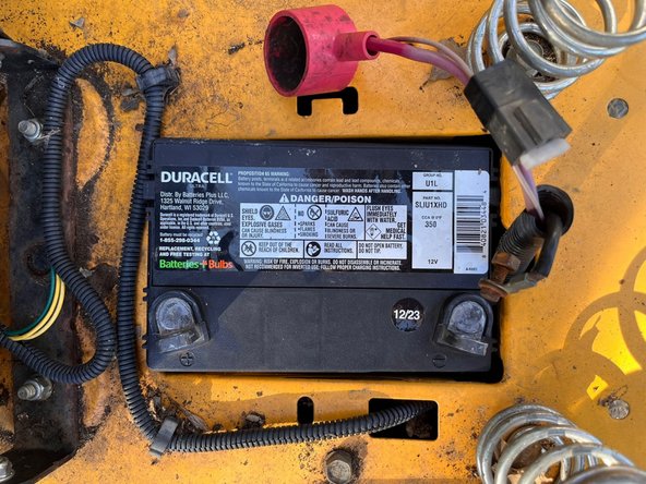 Cub Cadet LT1042 Starter Replacement, Starter: crwdns2935265:01crwdnd2935265:03crwdnd2935265:03crwdne2935265:0