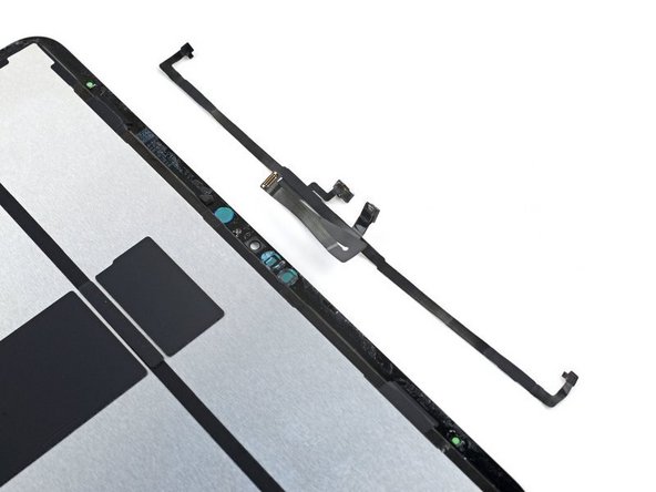 iPad Pro 11" 4th Gen Screen Replacement, Remove the LiDAR Cable: crwdns2935265:032crwdnd2935265:02crwdnd2935265:02crwdne2935265:0