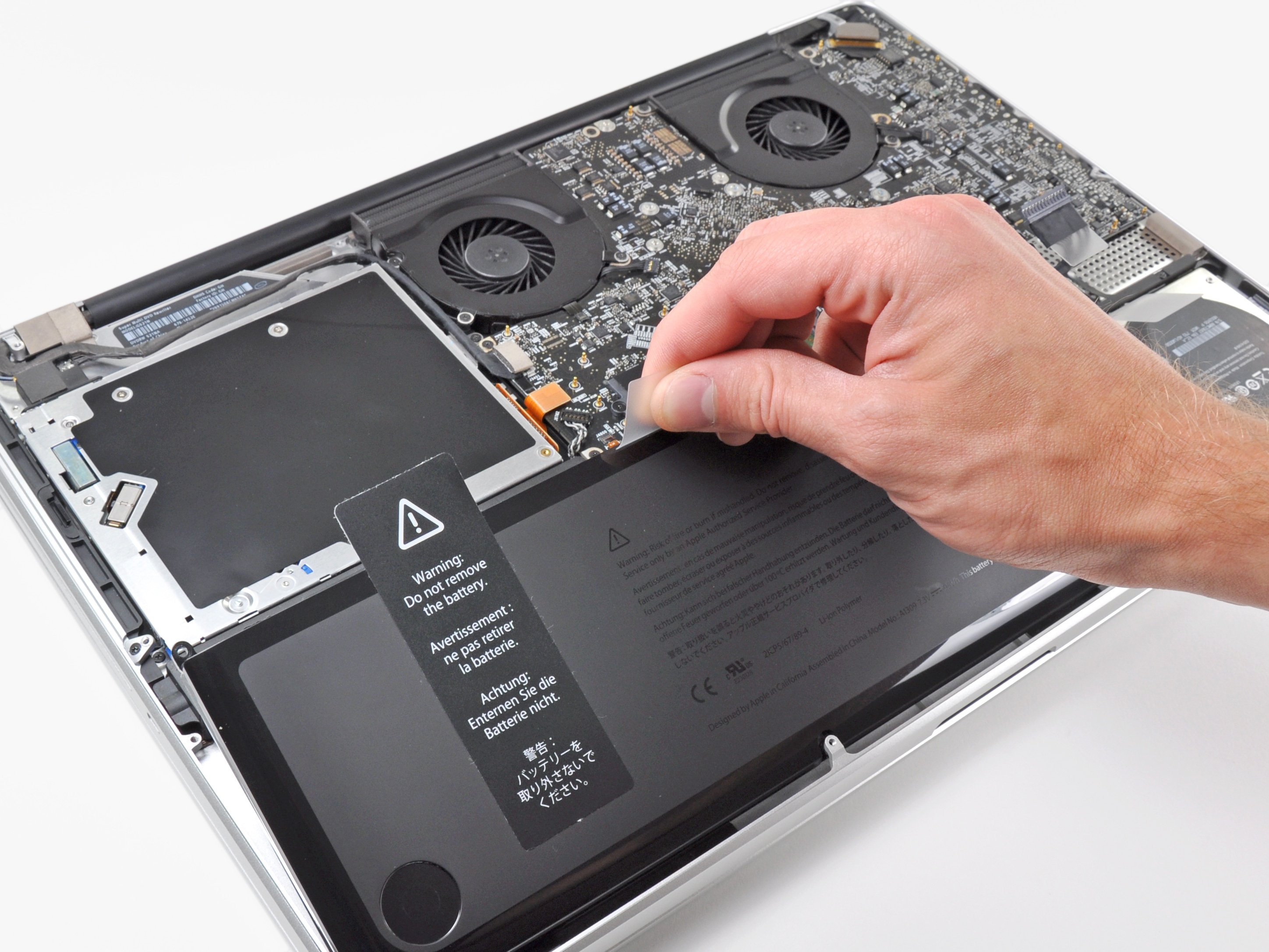 MacBook Pro 17インチ Unibody バッテリーの交換 - iFixit 修理ガイド