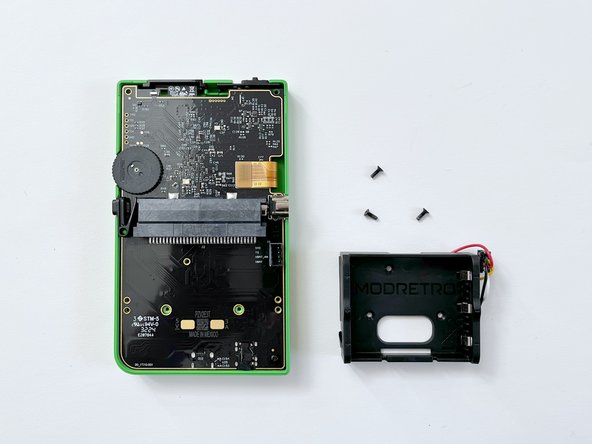 MODRETRO Chromatic Disassembly, Battery Tray: stap 0, afbeelding 3 van 3