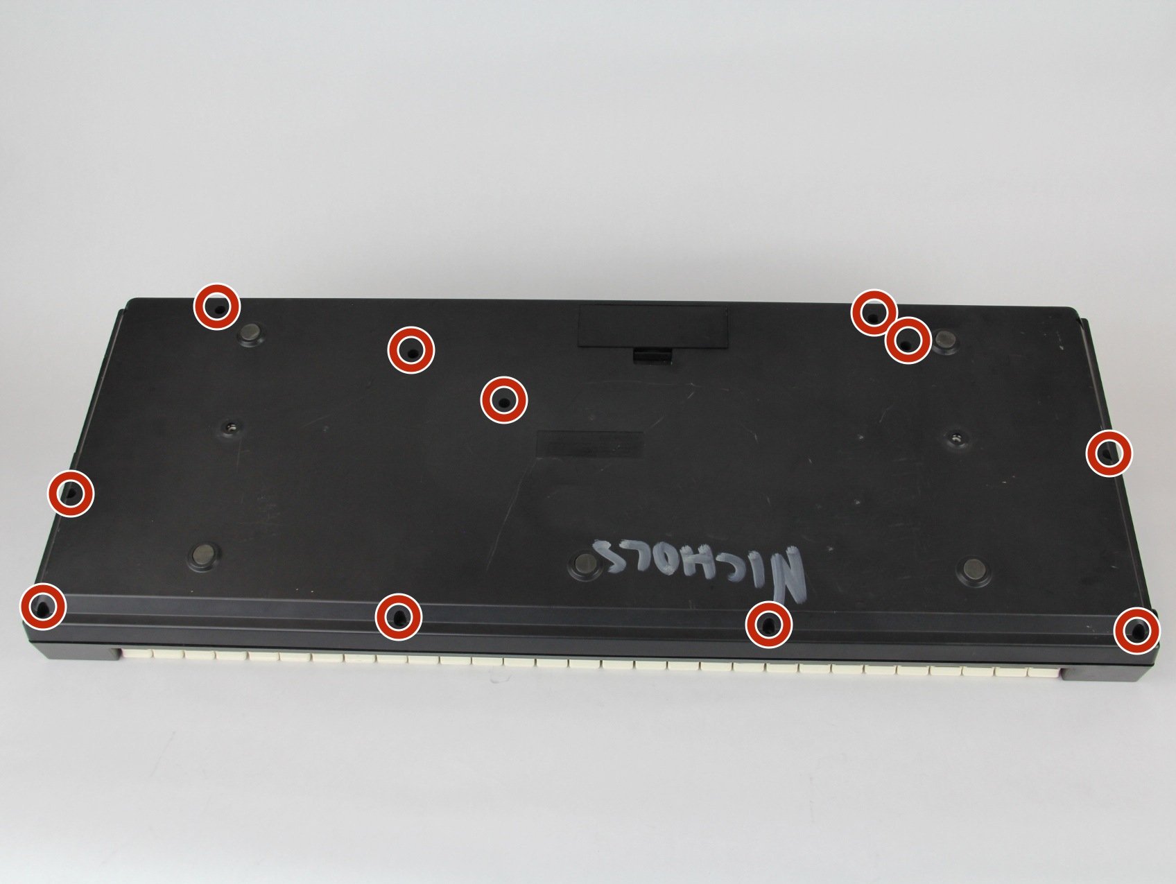 Disassembling Casio CZ-1000 Backplate - iFixit Repair Guide