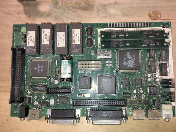 Macintosh Classic II Logic Board Removal: crwdns2935265:08crwdnd2935265:03crwdnd2935265:03crwdne2935265:0