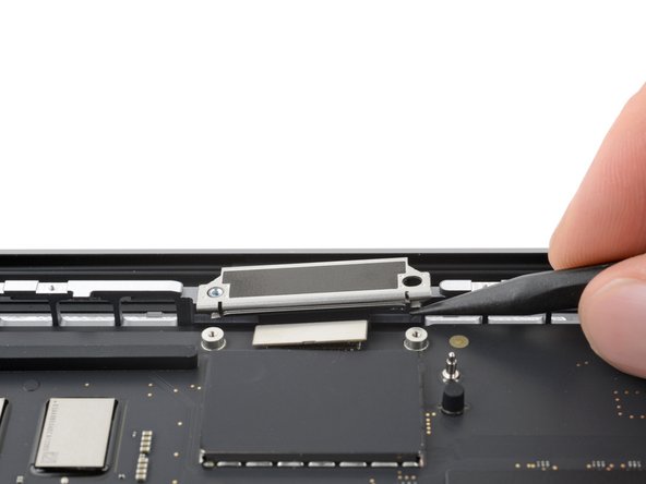 MacBook Pro 14" Late 2023 (M3) Screen Replacement, Free the left screen-cable bracket: crwdns2935265:029crwdnd2935265:02crwdnd2935265:03crwdne2935265:0