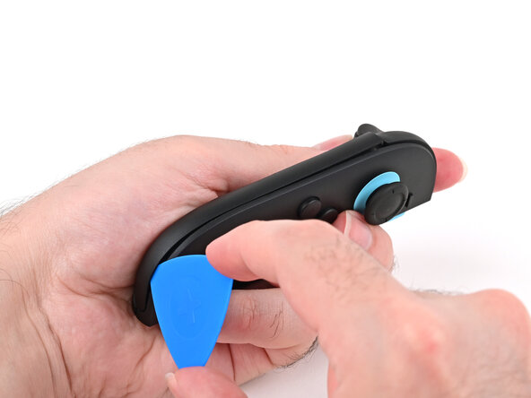 Joy-Con 2 (Left) Battery Replacement, Separate the plastic strip: crwdns2935265:03crwdnd2935265:03crwdnd2935265:03crwdne2935265:0