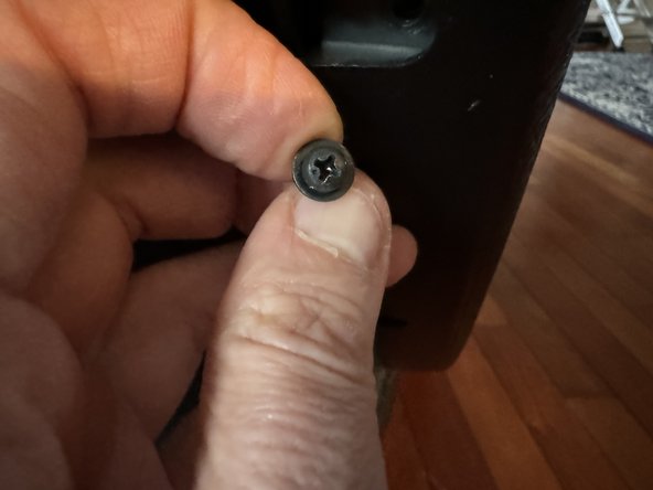 Family Inada ROBO chair HCP-D5A Massage Chair Teardown, removing the lower side panels part 1: crwdns2935265:06crwdnd2935265:03crwdnd2935265:03crwdne2935265:0