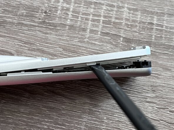 Sanyo SCP-6200 Screen Replacement, Remove the back panel: crwdns2935265:03crwdnd2935265:02crwdnd2935265:03crwdne2935265:0