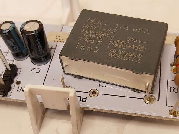 Reparación luminaria de emergencia AERLUX cambio condensador 1,2 uF: paso 7, imagen 3 de 3