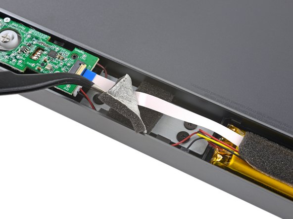 Logitech Craft Battery Replacement, Remove the foam pieces: crwdns2935265:07crwdnd2935265:02crwdnd2935265:03crwdne2935265:0