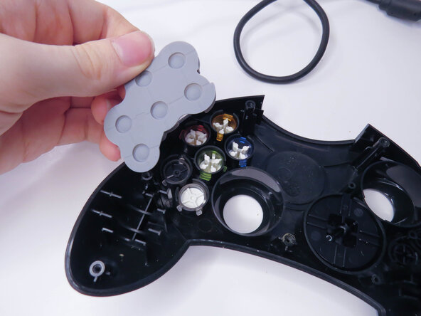 Xbox Controller S Buttons Replacement Guide, Rubber Pads: paso 6, imagen 2 de 3