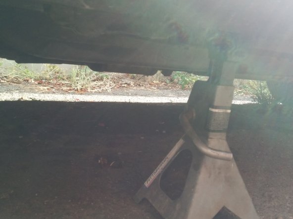 2000 Saturn tie rod ends Replacement, Raise the vehicle.: crwdns2935265:03crwdnd2935265:02crwdnd2935265:02crwdne2935265:0