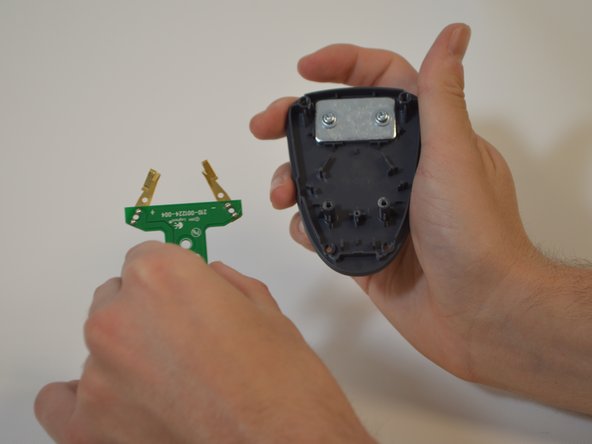 Logitech Harmony Ultimate Charging Station Motherboard Replacement: crwdns2935265:04crwdnd2935265:03crwdnd2935265:03crwdne2935265:0