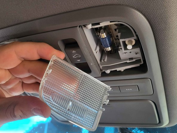 2011 Honda Pilot Overhead Lightbulb and Switch Replacement, Overhead Lightbulb and Switch: step 1, image 3 of 3