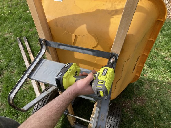 Wheelbarrow Handle Replacement: crwdns2935265:05crwdnd2935265:03crwdnd2935265:03crwdne2935265:0