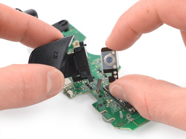 SteelSeries Nimbus+ Triggers Replacement, Release the right trigger: crwdns2935265:017crwdnd2935265:02crwdnd2935265:02crwdne2935265:0