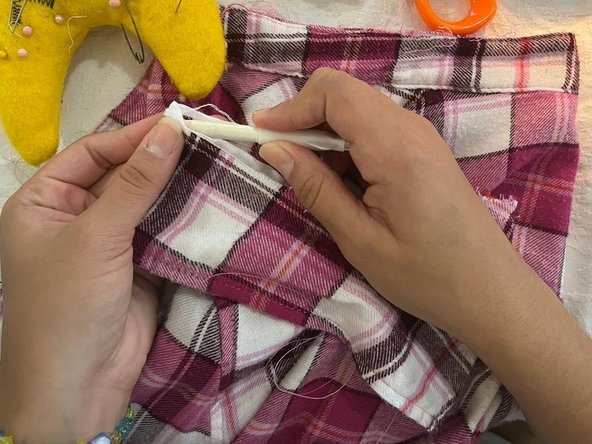 How to Repair a Shirt Collar: crwdns2935265:03crwdnd2935265:03crwdnd2935265:03crwdne2935265:0