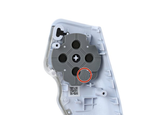 PlayStation Portal D-pad Replacement, Remove the button cover: crwdns2935265:028crwdnd2935265:03crwdnd2935265:03crwdne2935265:0