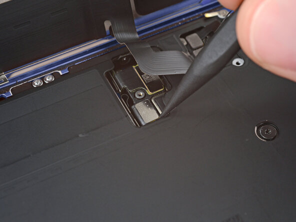 iPhone 17 Pro Battery Replacement, Disconnect the battery: crwdns2935265:021crwdnd2935265:01crwdnd2935265:02crwdne2935265:0