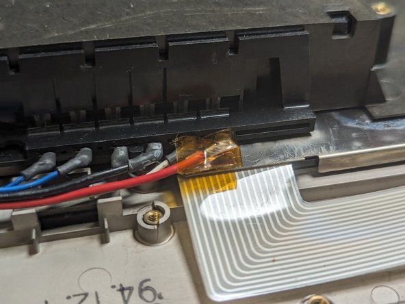 IBM Thinkpad 700C Disassembly, Frame Stiffener: crwdns2935265:031crwdnd2935265:02crwdnd2935265:02crwdne2935265:0