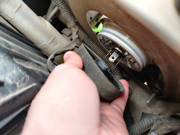 2002 Toyota Tacoma Headlight Bulb Replacement: crwdns2935265:04crwdnd2935265:02crwdnd2935265:02crwdne2935265:0