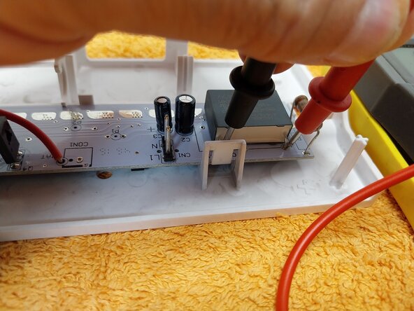 Reparación luminaria de emergencia AERLUX cambio condensador 1,2 uF: paso 3, imagen 2 de 3