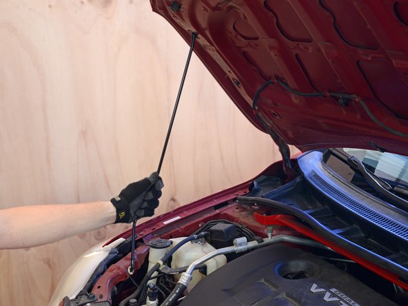 How jump start a Car or Truck, Secure the hood: crwdns2935265:04crwdnd2935265:02crwdnd2935265:02crwdne2935265:0