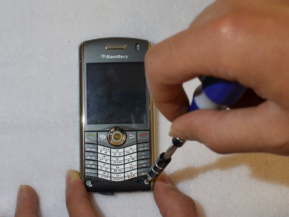 Blackberry 8110 Display Replacement, Removng the screws from the front side.: crwdns2935265:04crwdnd2935265:02crwdnd2935265:02crwdne2935265:0