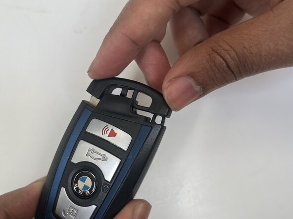 How to Replace the Key Fob Battery in a 2018 BMW 330i: crwdns2935265:06crwdnd2935265:01crwdnd2935265:01crwdne2935265:0