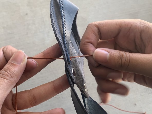 Leather Stitching Replacement: passo 6, immagine 3 di 3