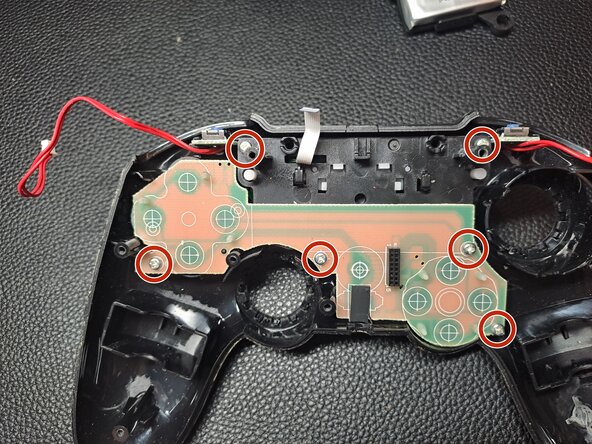 Nacon Asymmetric Wireless PS4 Controller Teardown, Unscrew the board holding the buttons: crwdns2935265:06crwdnd2935265:01crwdnd2935265:03crwdne2935265:0