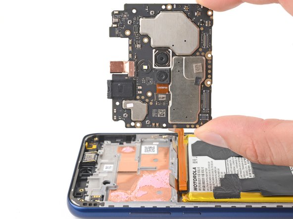 Motorola Moto G Play (2021) Screen Replacement, Remove the motherboard: crwdns2935265:021crwdnd2935265:02crwdnd2935265:02crwdne2935265:0