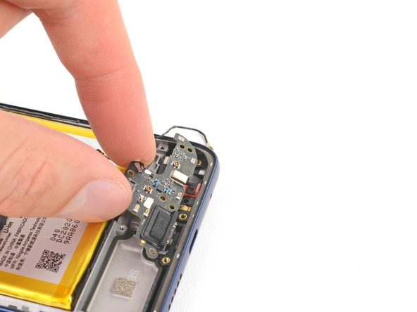 Motorola Moto G Play (2021) Screen Replacement, Remove the daughterboard: crwdns2935265:031crwdnd2935265:02crwdnd2935265:03crwdne2935265:0