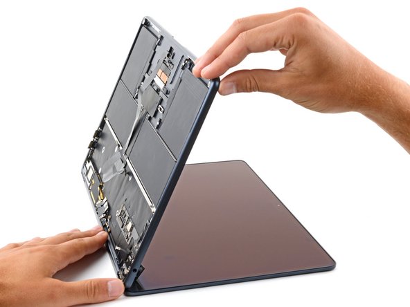 Macbook Air M2 2022 Touch ID Sensor Replacement, Open your MacBook: crwdns2935265:038crwdnd2935265:02crwdnd2935265:03crwdne2935265:0