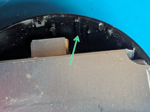 Ember Mug Destructive Teardown, Examination of the Retention Mechanism: crwdns2935265:03crwdnd2935265:02crwdnd2935265:02crwdne2935265:0