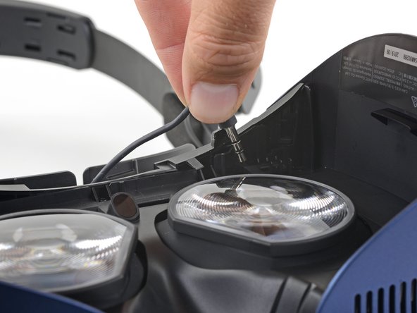 HTC Vive Cosmos Motherboard Replacement, Unplug the audio connector: crwdns2935265:06crwdnd2935265:03crwdnd2935265:03crwdne2935265:0