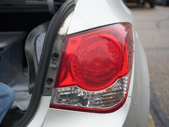 2014 Chevy Cruze Taillight Bulb Replacement: crwdns2935265:05crwdnd2935265:03crwdnd2935265:03crwdne2935265:0