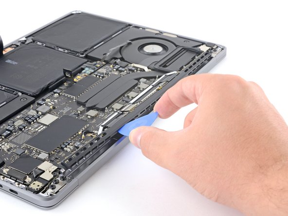 MacBook Pro 13" Two Thunderbolt Ports 2020 Display Assembly Replacement: crwdns2935265:026crwdnd2935265:03crwdnd2935265:03crwdne2935265:0