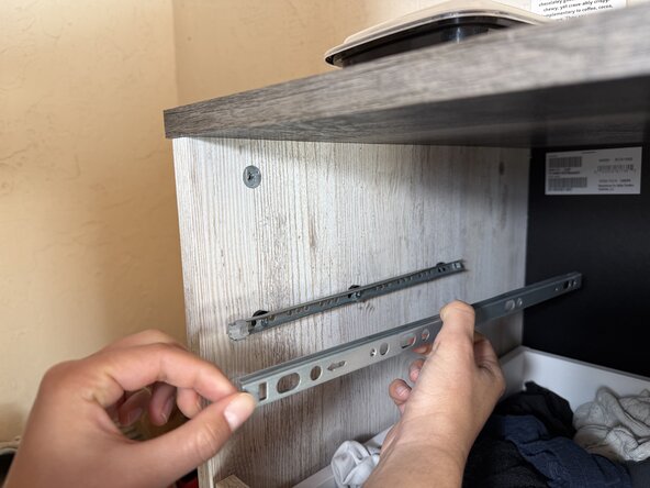 Ashley Furniture's 5 Drawer Chest Drawer Slide Replacement: crwdns2935265:03crwdnd2935265:02crwdnd2935265:02crwdne2935265:0