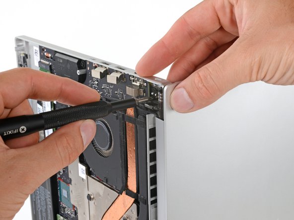 Razer Blade 15" (2020) Screen Replacement, Unfasten the hinges: crwdns2935265:023crwdnd2935265:03crwdnd2935265:03crwdne2935265:0