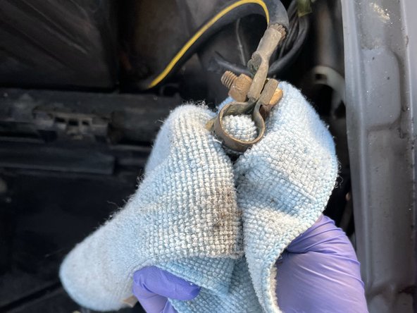 1998-2001 Nissan Altima Battery Replacement: crwdns2935265:05crwdnd2935265:03crwdnd2935265:03crwdne2935265:0