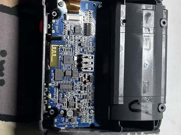 拆解芝柯打印机CS3, 取出主板螺丝: 步骤 4 中的图像 1，1