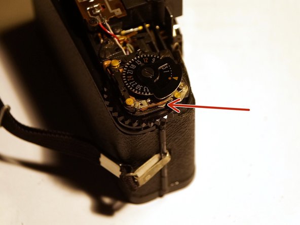 Lomo LC-A: fixing the exposure / picture counter, Checking the spring mechanism: crwdns2935265:09crwdnd2935265:02crwdnd2935265:02crwdne2935265:0